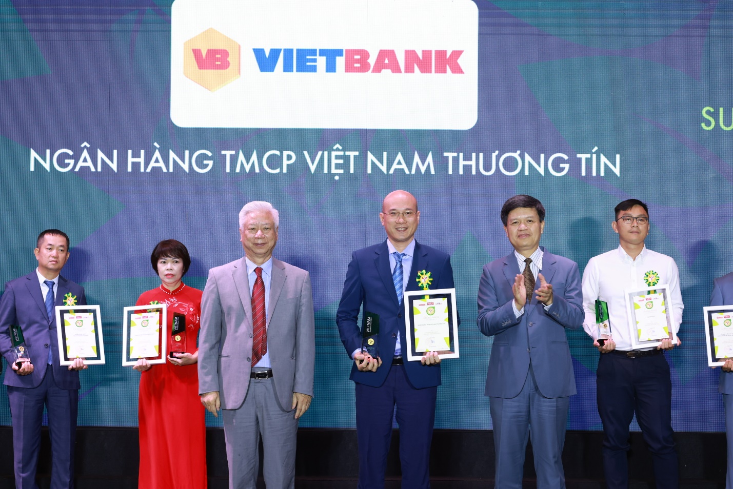 Vietbank lần thứ hai liên tiếp được vinh danh ‘Thương hiệu mạnh - phát triển bền vững 2024’- Ảnh 1.