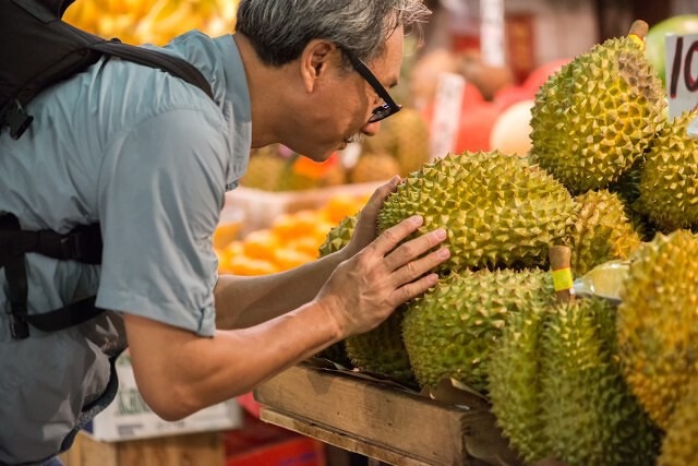 Người Trung Quốc 'cuồng' sầu riêng đến mức này thì nông dân Việt còn 'thắng' dài dài: Ăn quả sầu riêng chưa đủ, còn bán buffet, lẩu gà, thịt nướng... sầu riêng- Ảnh 1. Người Trung Quốc 'cuồng' sầu riêng đến mức này thì nông dân Việt còn 'thắng' dài dài: Ăn quả sầu riêng chưa đủ, còn bán buffet, lẩu gà, thịt nướng... sầu riêng- Ảnh 1.