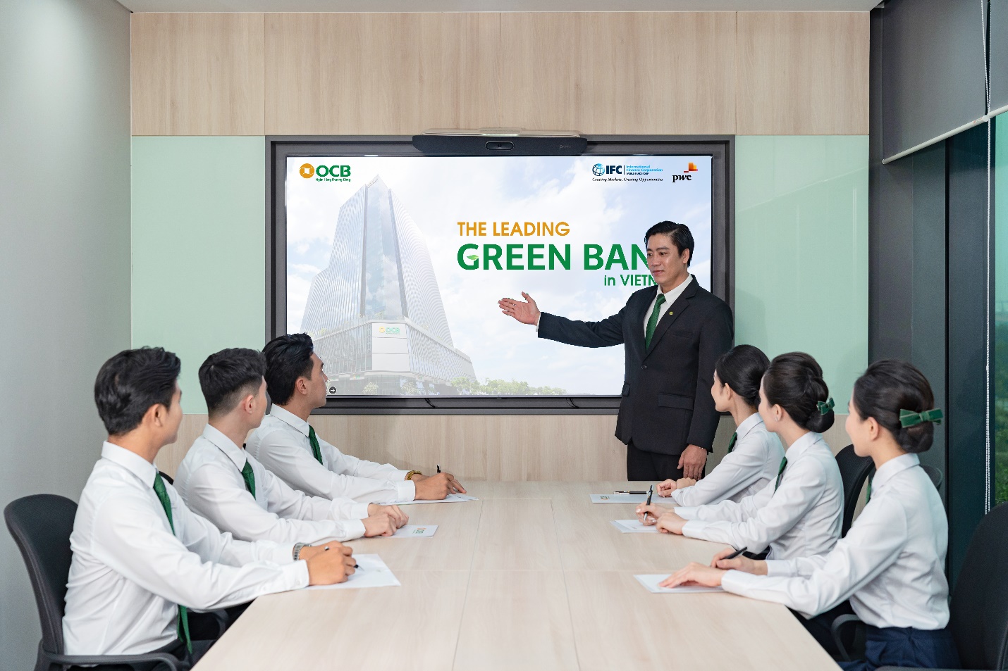 OCB liên tiếp lọt Top nhà tuyển dụng được yêu thích nhất năm 2024- Ảnh 2. OCB liên tiếp lọt Top nhà tuyển dụng được yêu thích nhất năm 2024- Ảnh 2.