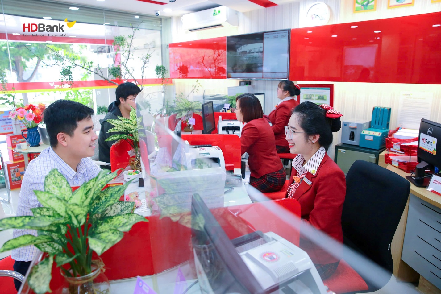 HDBank lãi trên 16.700 tỷ đồng trong năm 2024, tăng 28,5%, tạo đà vươn mình trong giai đoạn phát triển mới- Ảnh 1.