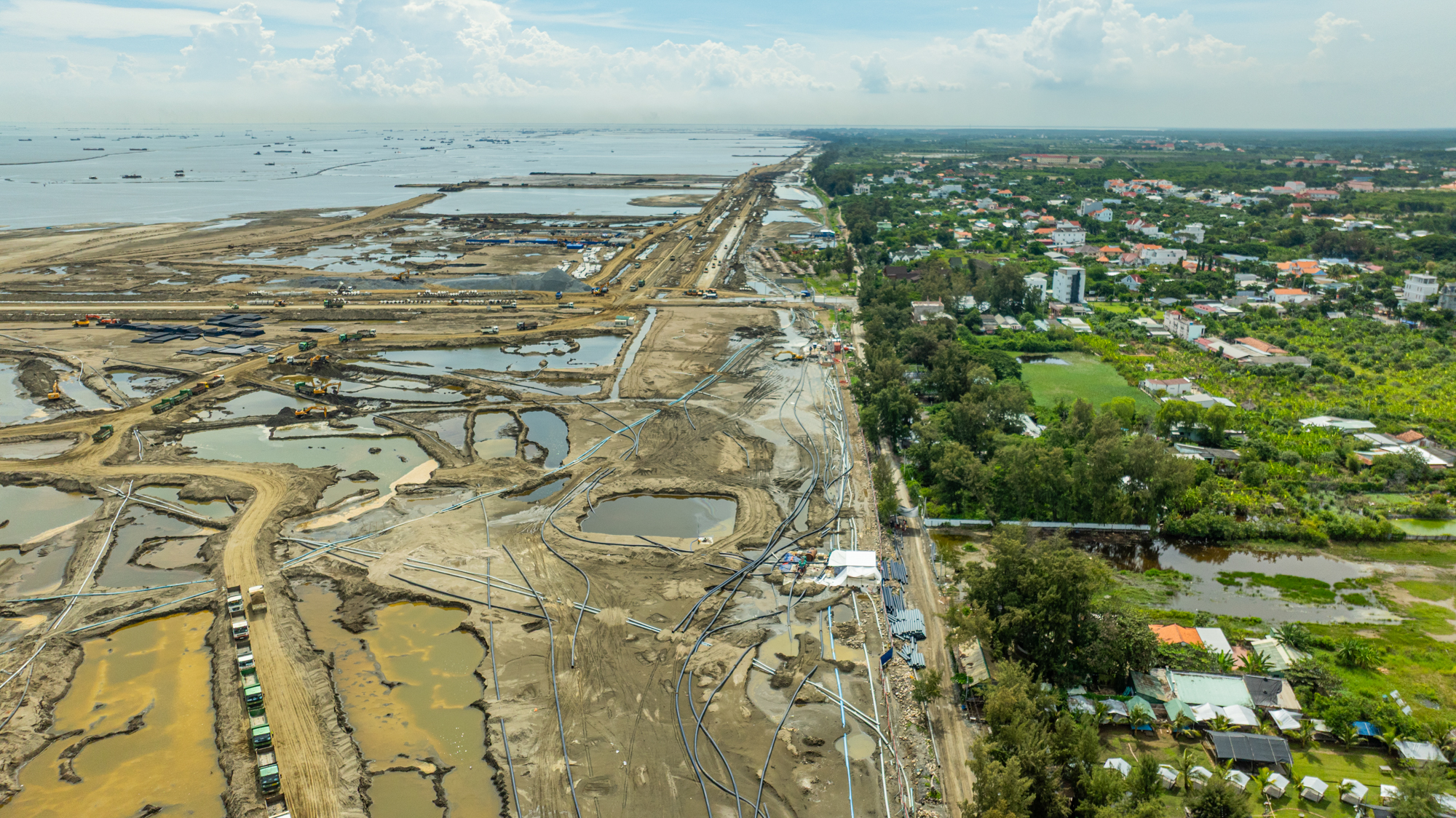Thay bạn đi xem công trường đại lộ rộng 120 m, dài 8 km ở siêu dự án lấn biển lớn nhất Việt Nam của Vinhomes- Ảnh 10.