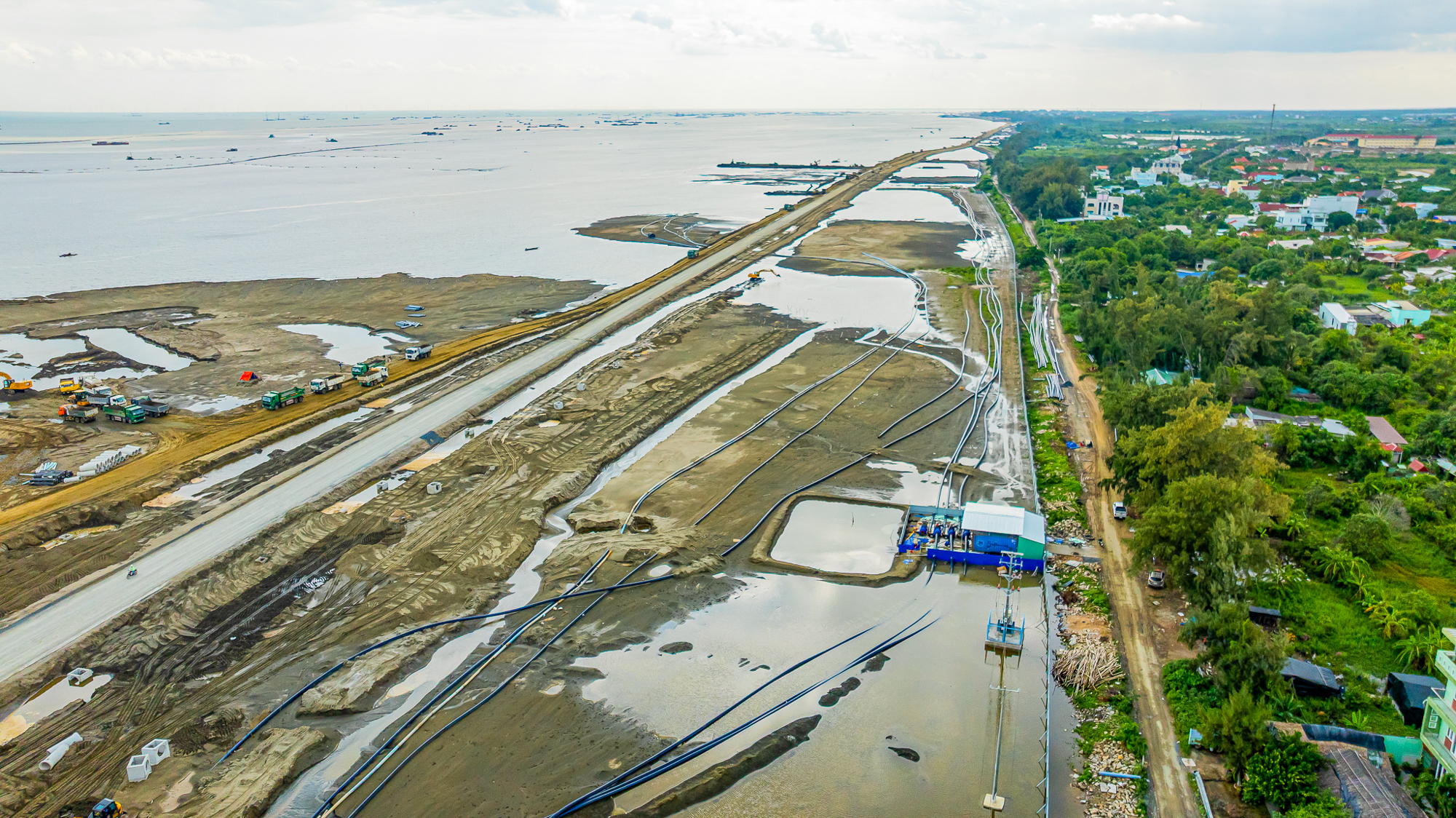 Thay bạn đi xem công trường đại lộ rộng 120 m, dài 8 km ở siêu dự án lấn biển lớn nhất Việt Nam của Vinhomes- Ảnh 8.