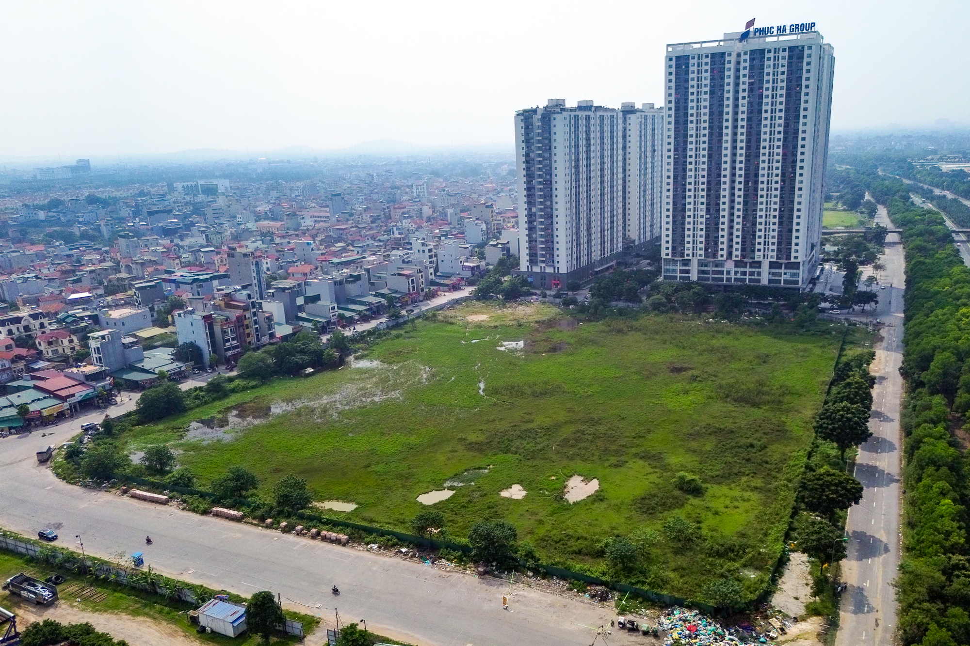 Toàn cảnh lô đất sắp được xây 6 tòa chung cư ở khu nhà giàu chưa mưa đã ngập - Ảnh 1.