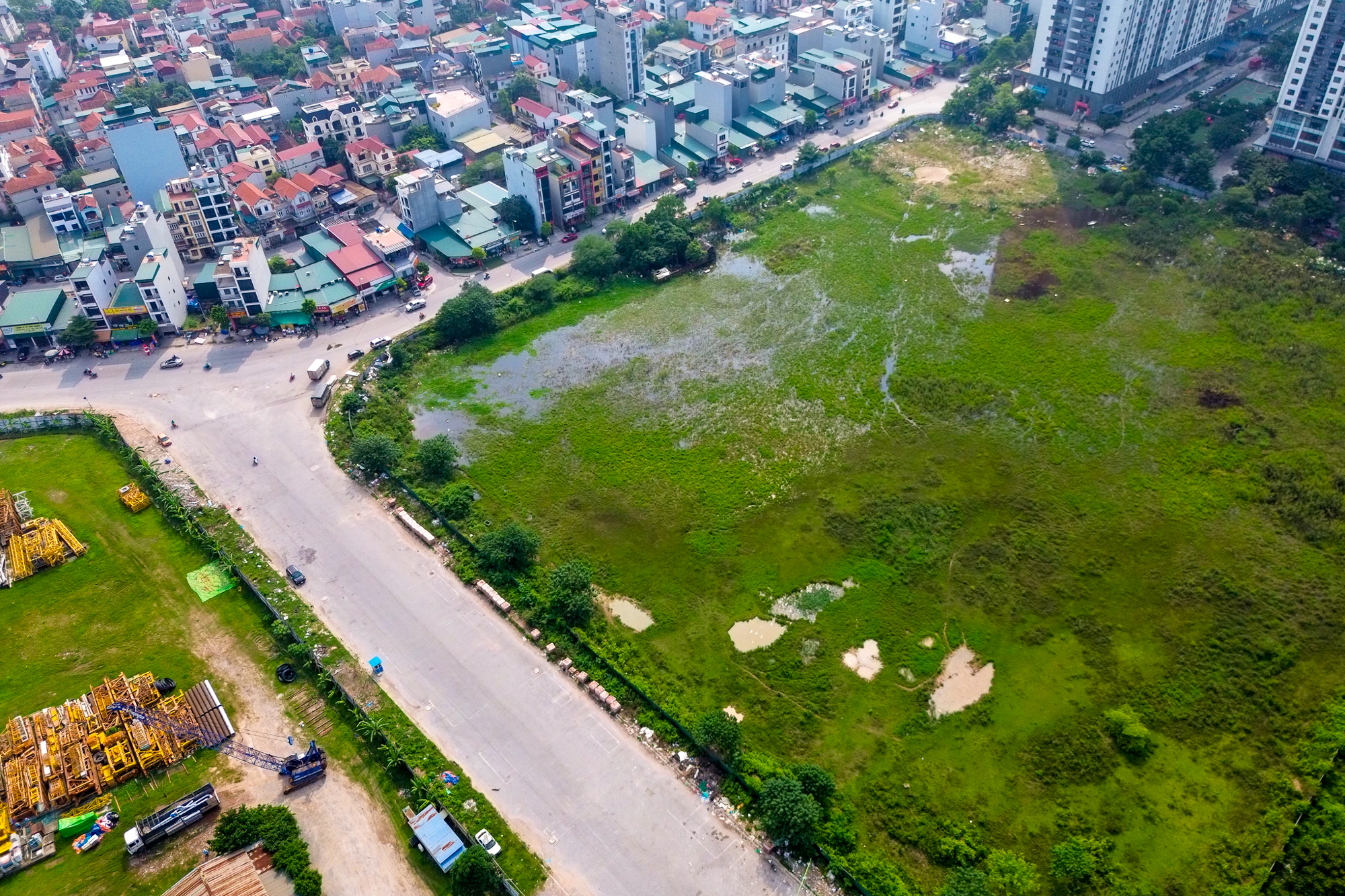Toàn cảnh lô đất sắp được xây 6 tòa chung cư ở khu nhà giàu chưa mưa đã ngập - Ảnh 3.