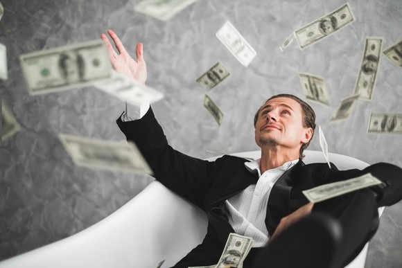 0,006% người giàu nhất thế giới chi 300 tỷ USD/năm cho việc gì? - Ảnh 1.