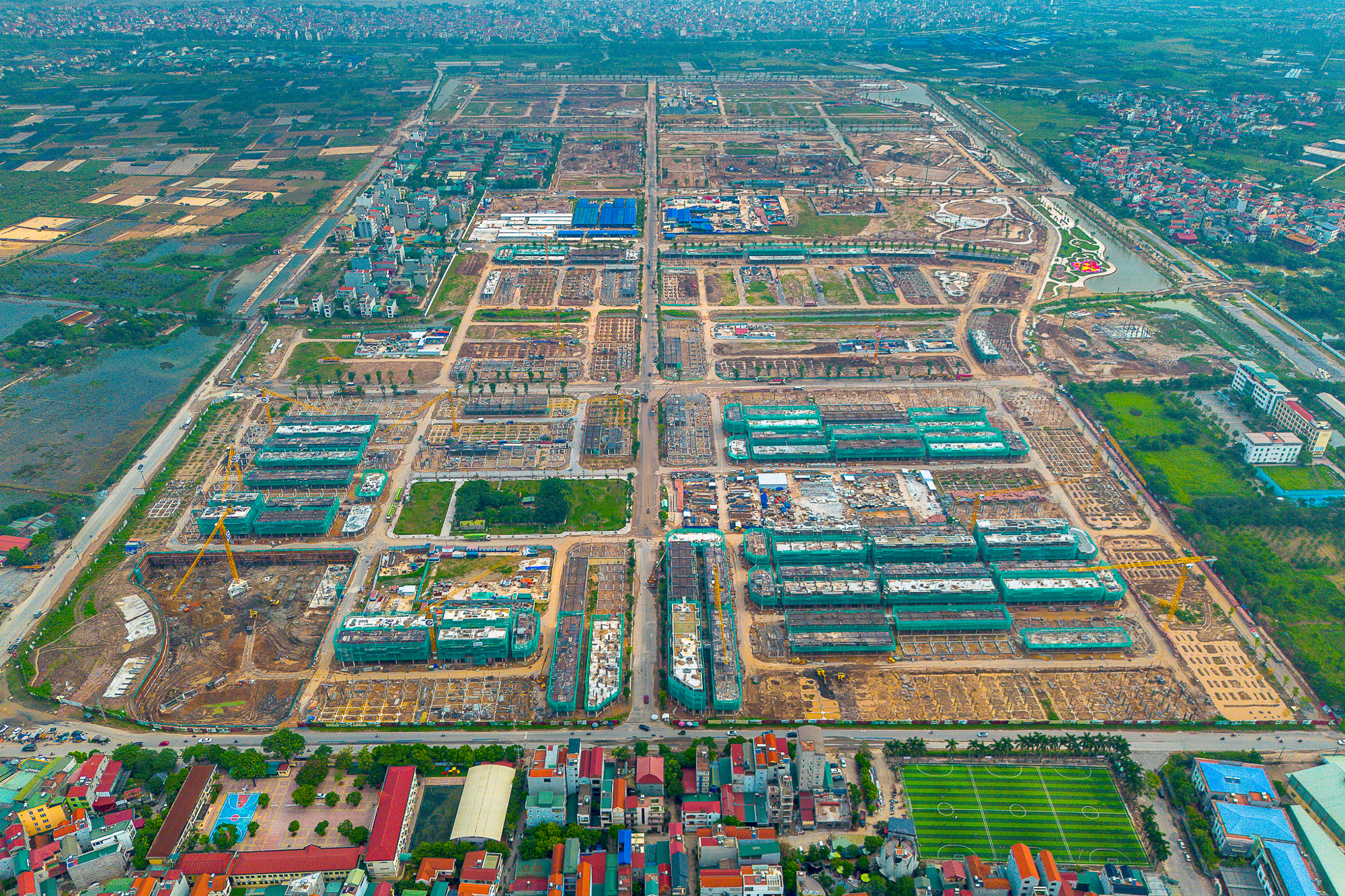 Thay bạn đi thăm dự án đáng chú ý nhất phía Tây Hà Nội của Vinhomes: Tiến độ ấn tượng, sắp khánh thành công viên, giá biệt thự đơn lập thấp nhất 70 tỷ - Ảnh 1.