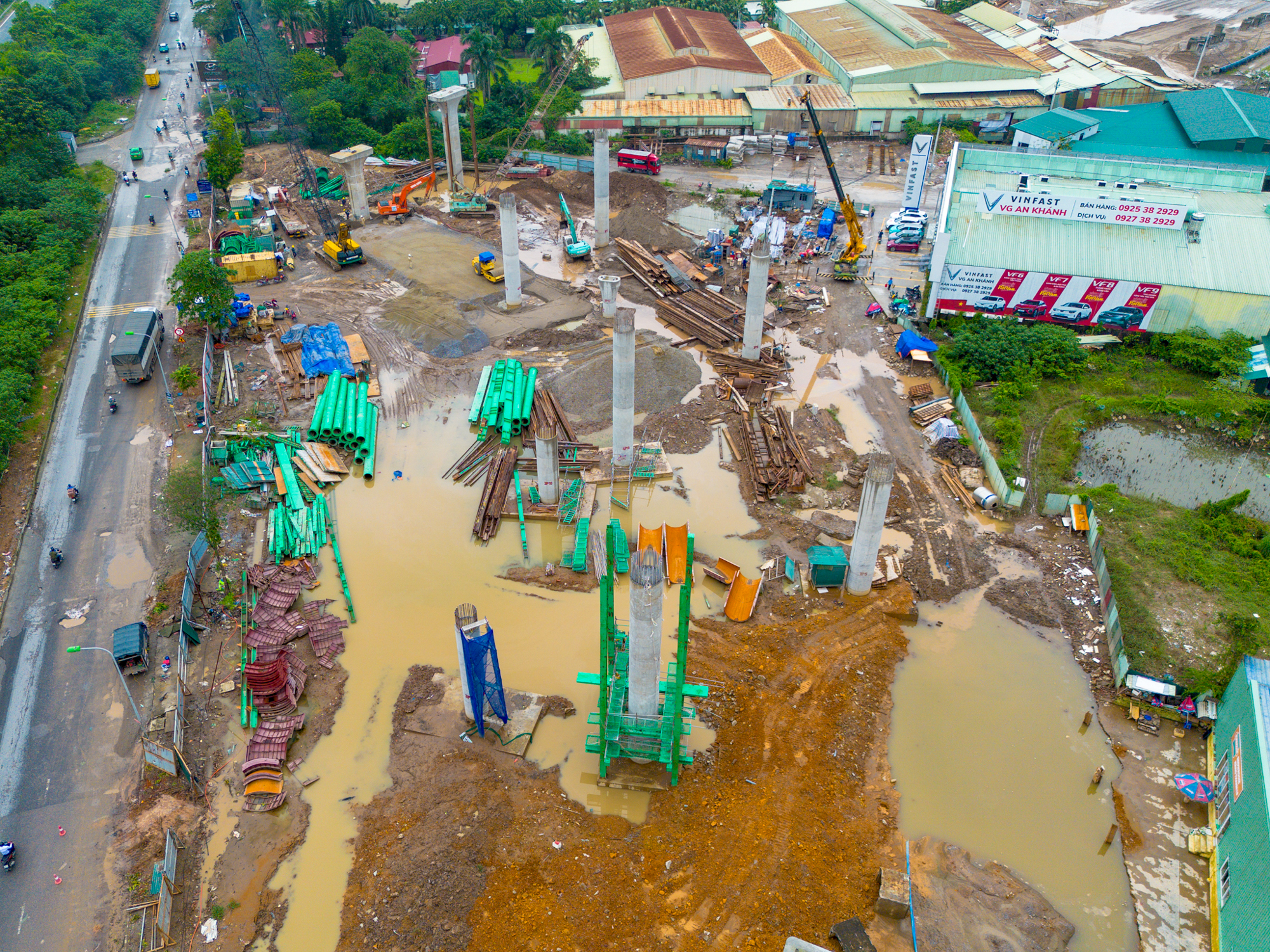 Thay bạn đi xem công trường xây nút giao 2.400 tỷ vượt qua đại lộ rộng nhất Việt Nam, đại dự án của Vinhomes hưởng lợi - Ảnh 4.