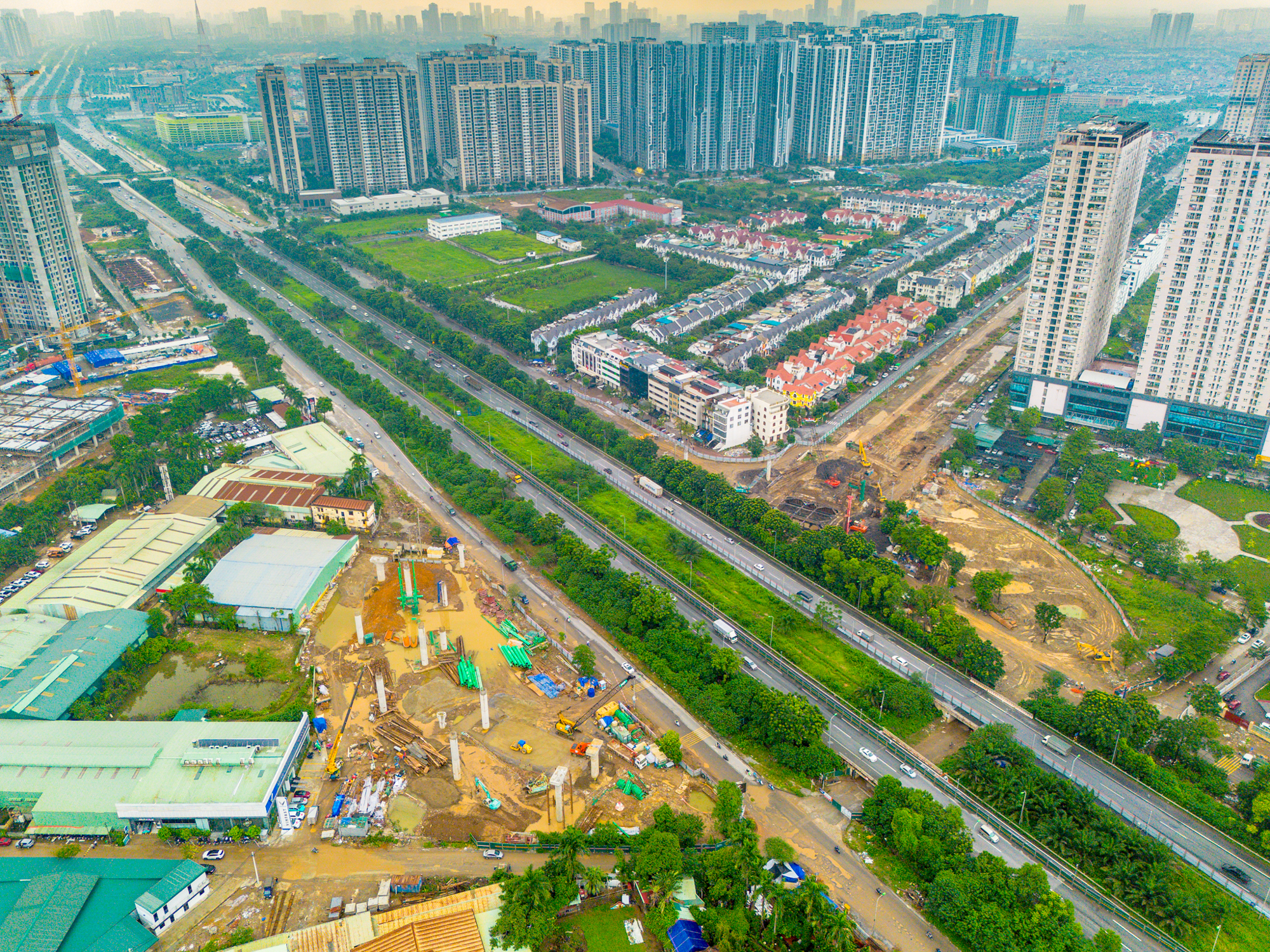 Thay bạn đi xem công trường xây nút giao 2.400 tỷ vượt qua đại lộ rộng nhất Việt Nam, đại dự án của Vinhomes hưởng lợi - Ảnh 9.