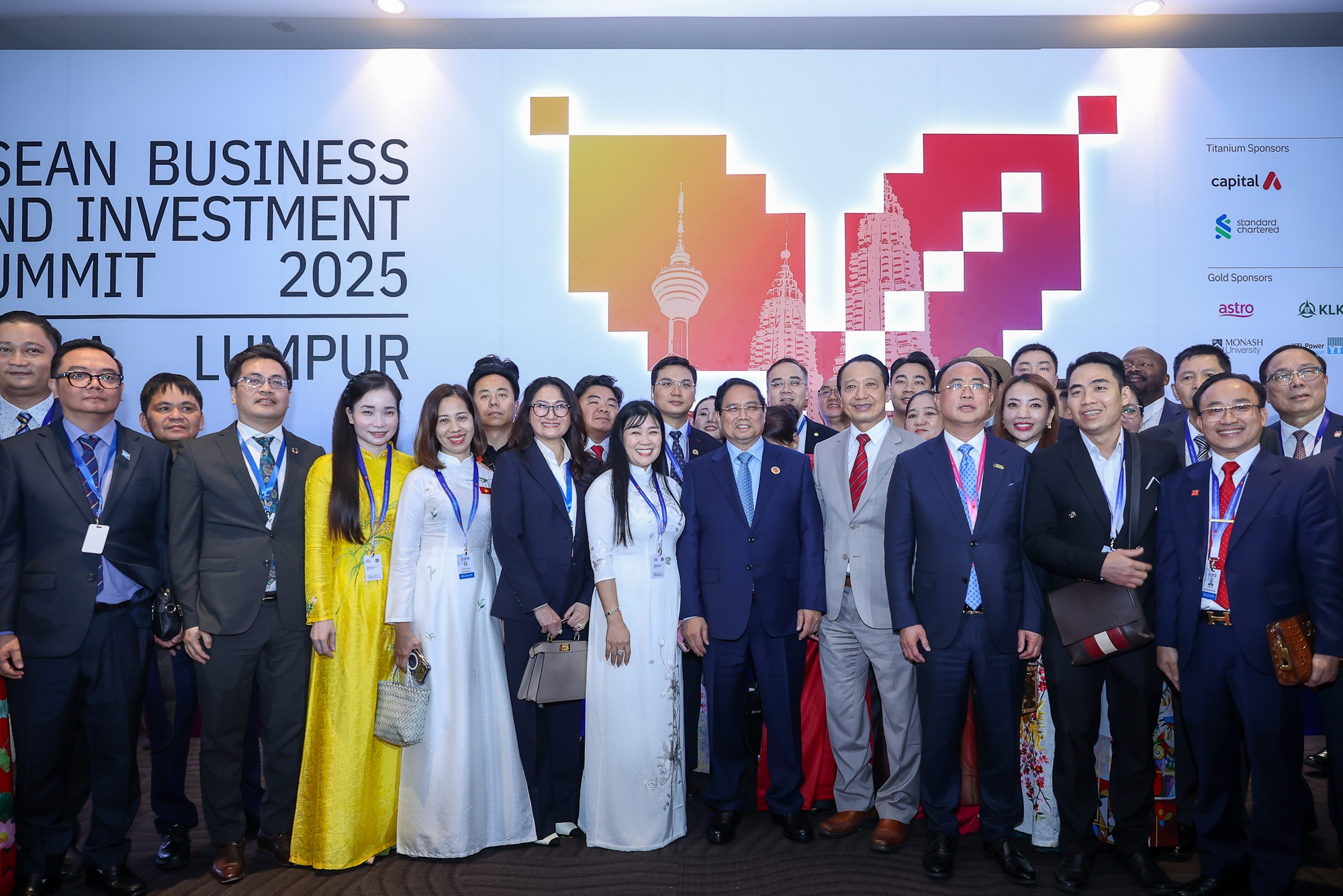 Thủ tướng: ASEAN là một gia đình, mỗi quốc gia mạnh lên là cả khối mạnh lên- Ảnh 10. Thủ tướng: ASEAN là một gia đình, mỗi quốc gia mạnh lên là cả khối mạnh lên - Ảnh 4.