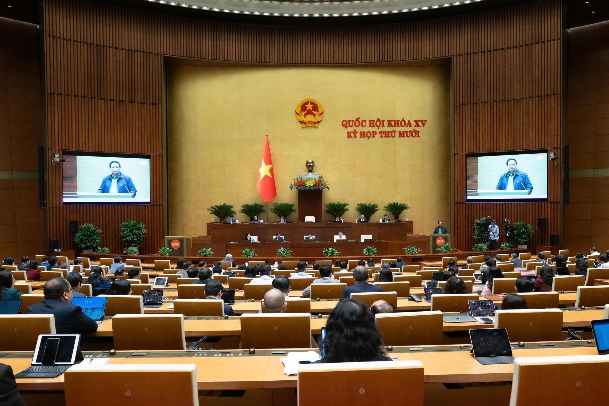 Thủ tướng: 12 dự án thua lỗ, 4 ngân hàng yếu kém đều được giải quyết trong nhiệm kỳ này- Ảnh 2. Thủ tướng: 12 dự án thua lỗ, 4 ngân hàng yếu kém đều được giải quyết trong nhiệm kỳ này- Ảnh 2.