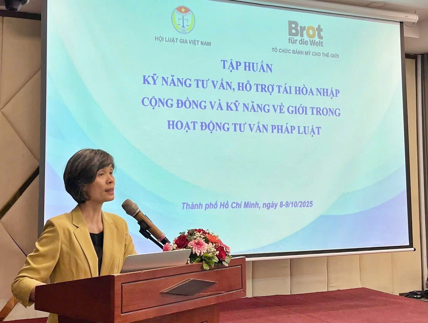 Hội Luật gia Việt Nam phát huy vai trò cầu nối giúp người lầm lỡ trở lại cuộc sống - Ảnh 1.