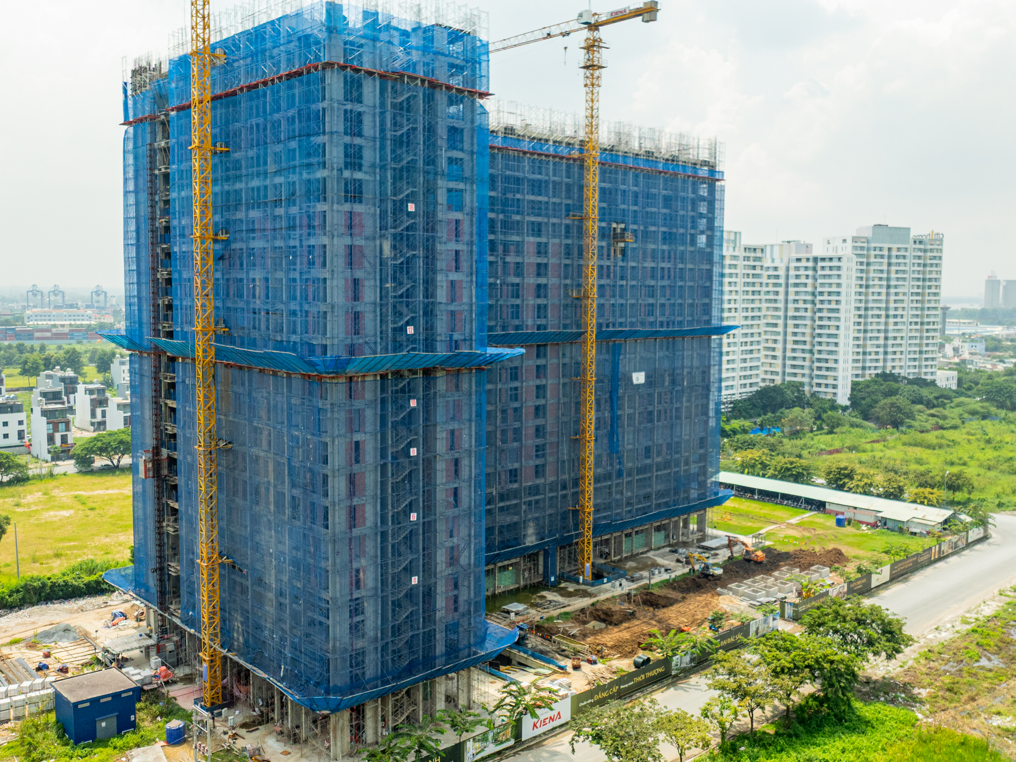 TP.HCM: Đoạn đường dài 8 km nhưng có hơn 10.000 căn hộ chung cư, nối cảng lớn nhất với sân bay rộng nhất Việt Nam - Ảnh 10.