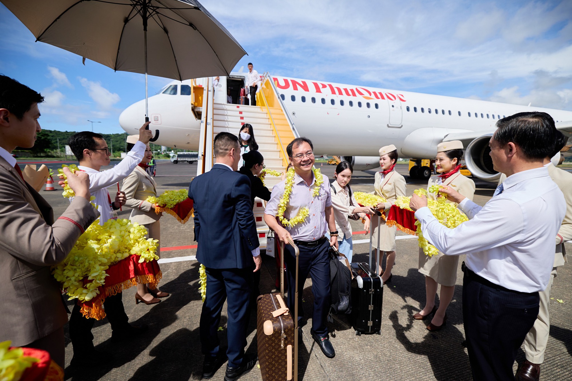 Tàu điện, hàng không và những pha ‘chơi lớn’ của Vingroup, Sun Group để kết nối dự án tỷ USD- Ảnh 7. Tàu điện, hàng không và những pha ‘chơi lớn’ của Vingroup, Sun Group để kết nối dự án tỷ USD- Ảnh 7.