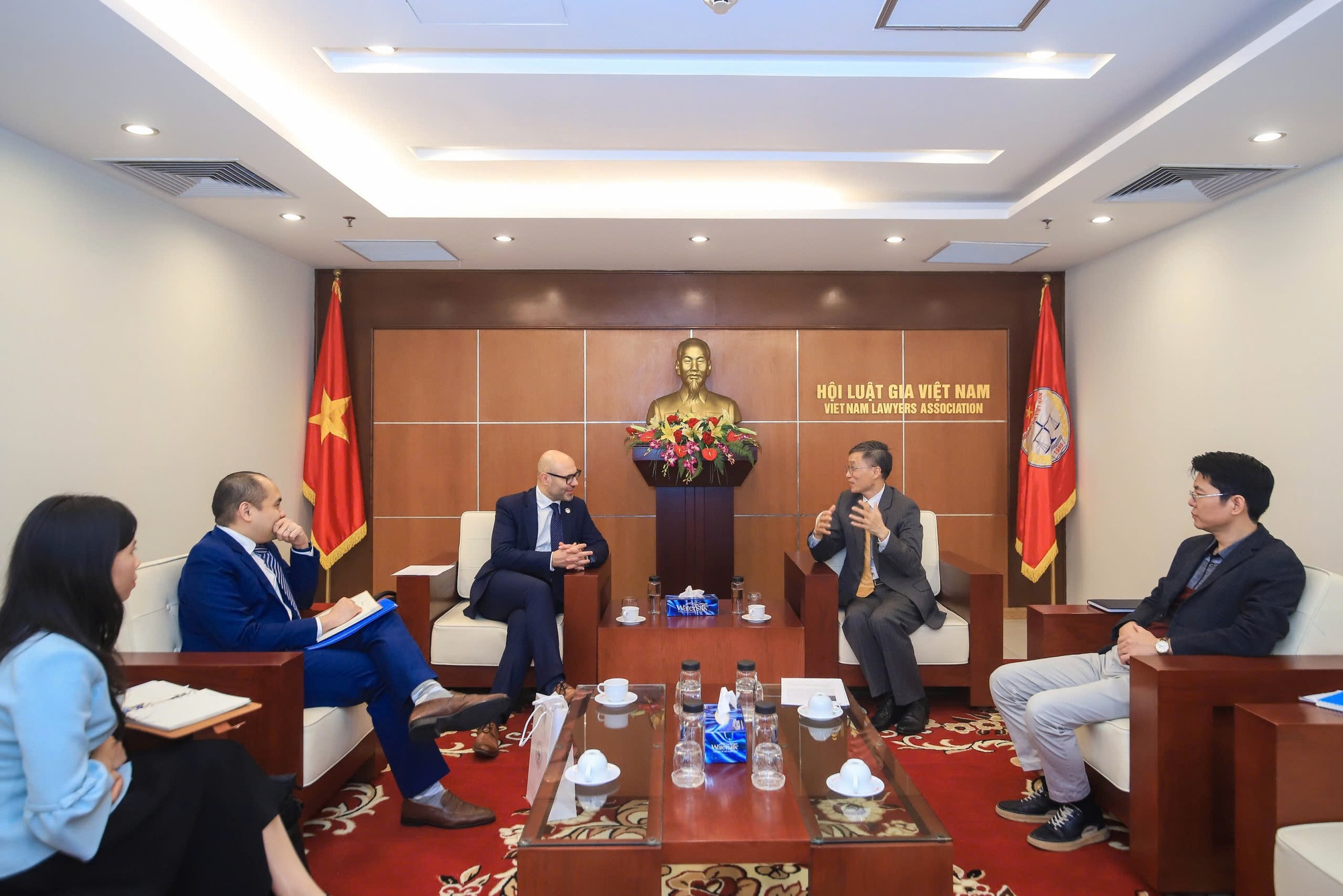 Chủ tịch Hội Luật gia Việt Nam tiếp Tổng Thư ký Tòa Trọng tài thường trực (PCA) - Ảnh 1.