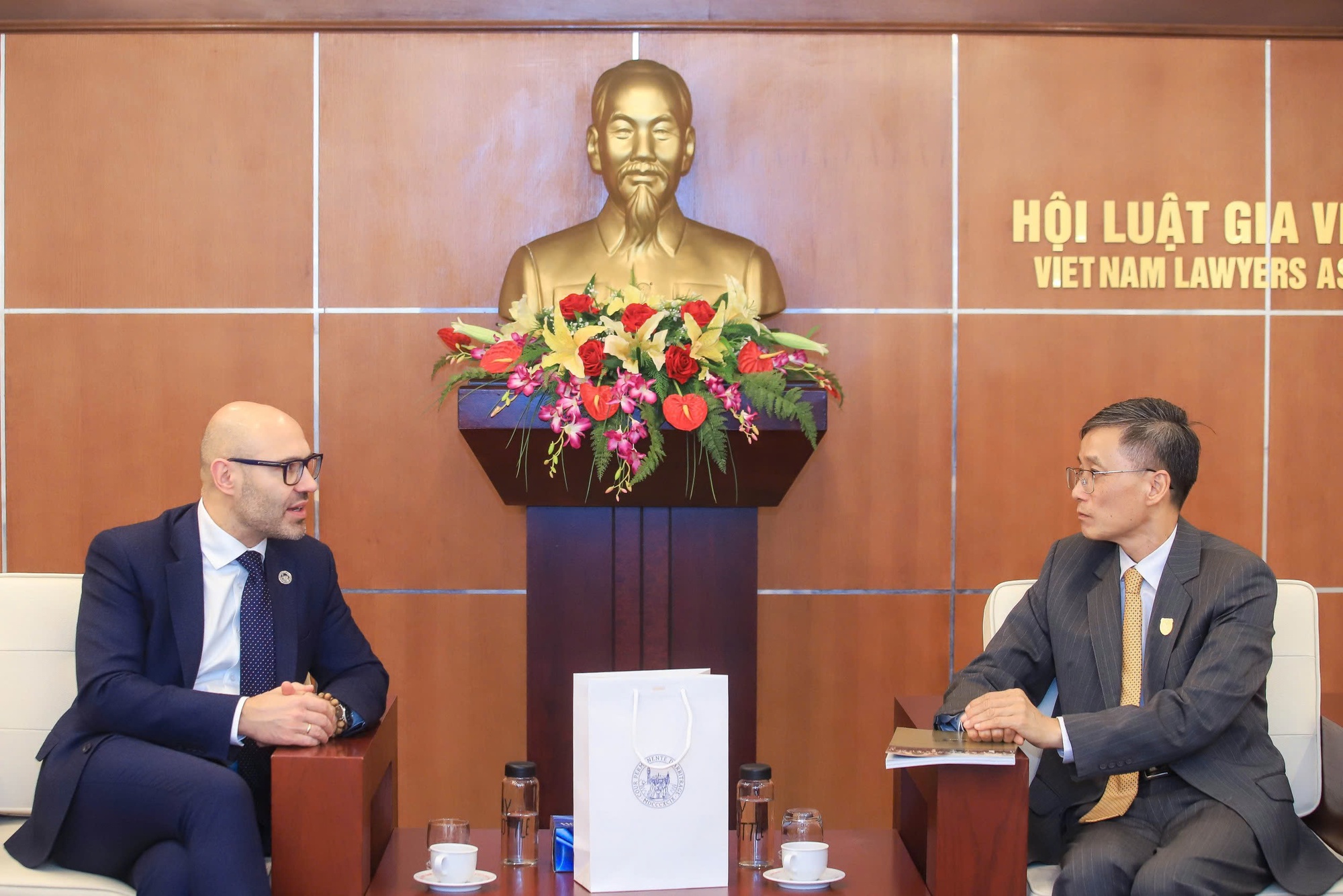 Chủ tịch Hội Luật gia Việt Nam tiếp Tổng Thư ký Tòa Trọng tài thường trực (PCA) - Ảnh 3.