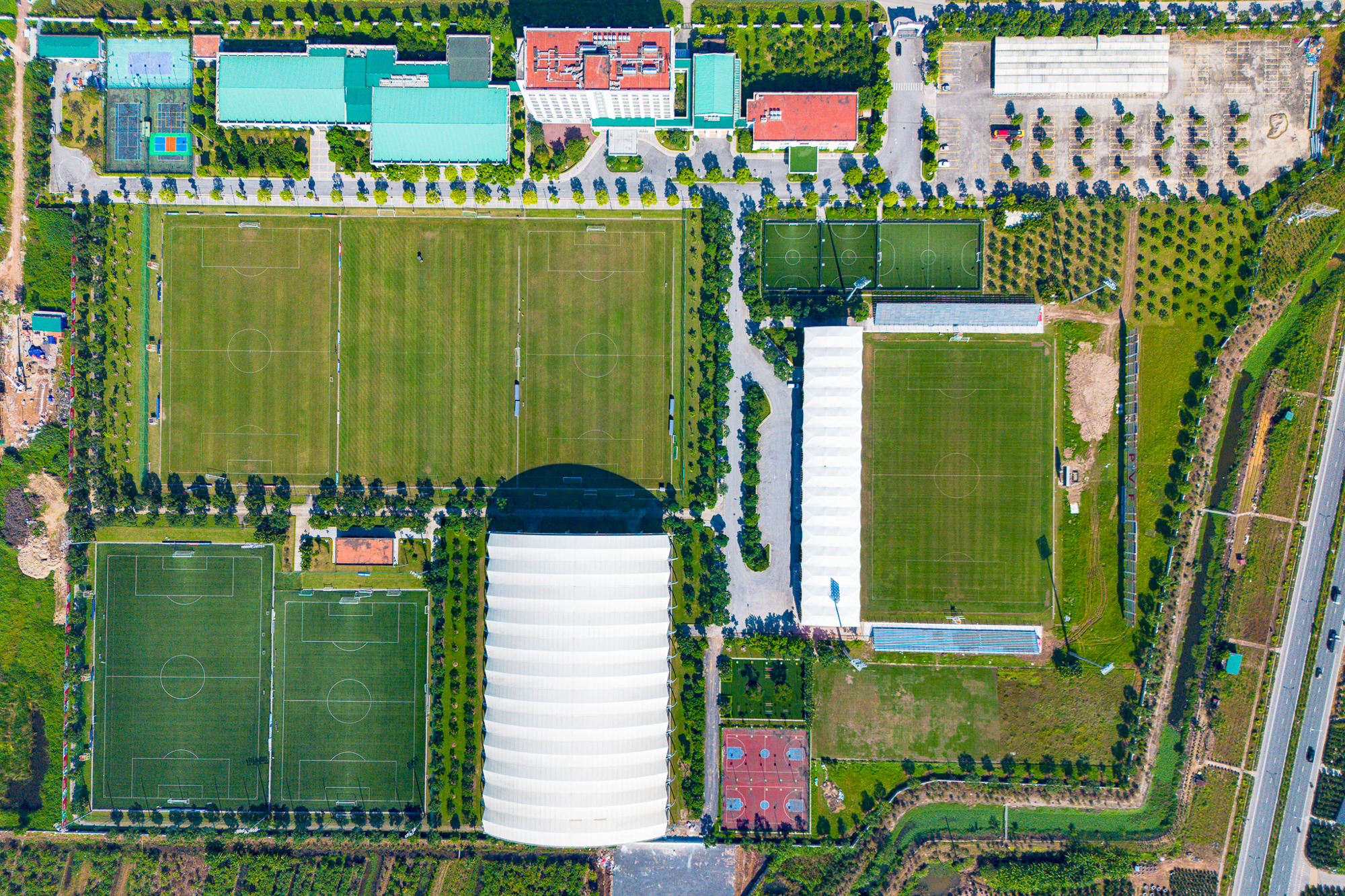 Toàn cảnh khu vực sắp xây sân vận động lớn nhất Việt Nam tại Hưng Yên: Sức chứa 60.000 chỗ ngồi, mái vòm đóng mở tự động - Ảnh 4.