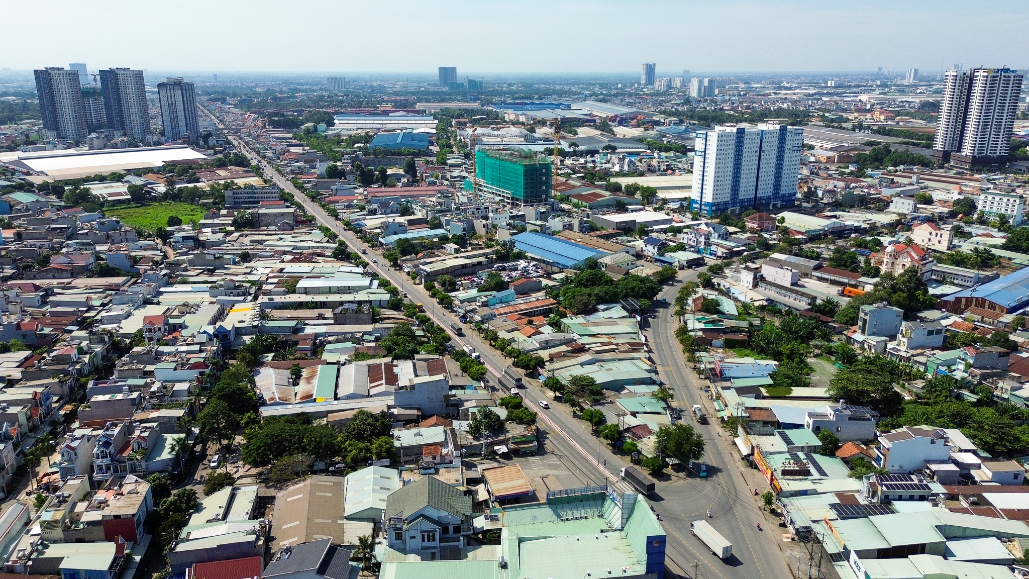 Khu vực bất động sản cực sôi động sau sáp nhập: Giá bằng một nửa, nguồn cung vượt xa TP.HCM cũ - Ảnh 1.