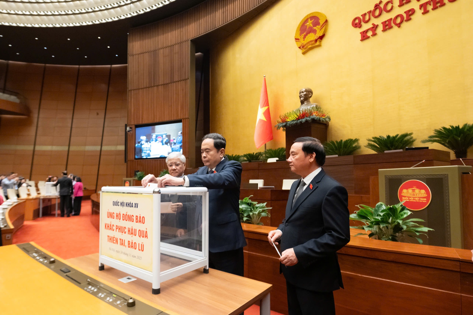 Bão lũ, thiên tai ác liệt đến đâu cũng qua đi, nhưng tình đồng chí, nghĩa đồng bào mãi còn ở lại- Ảnh 4.