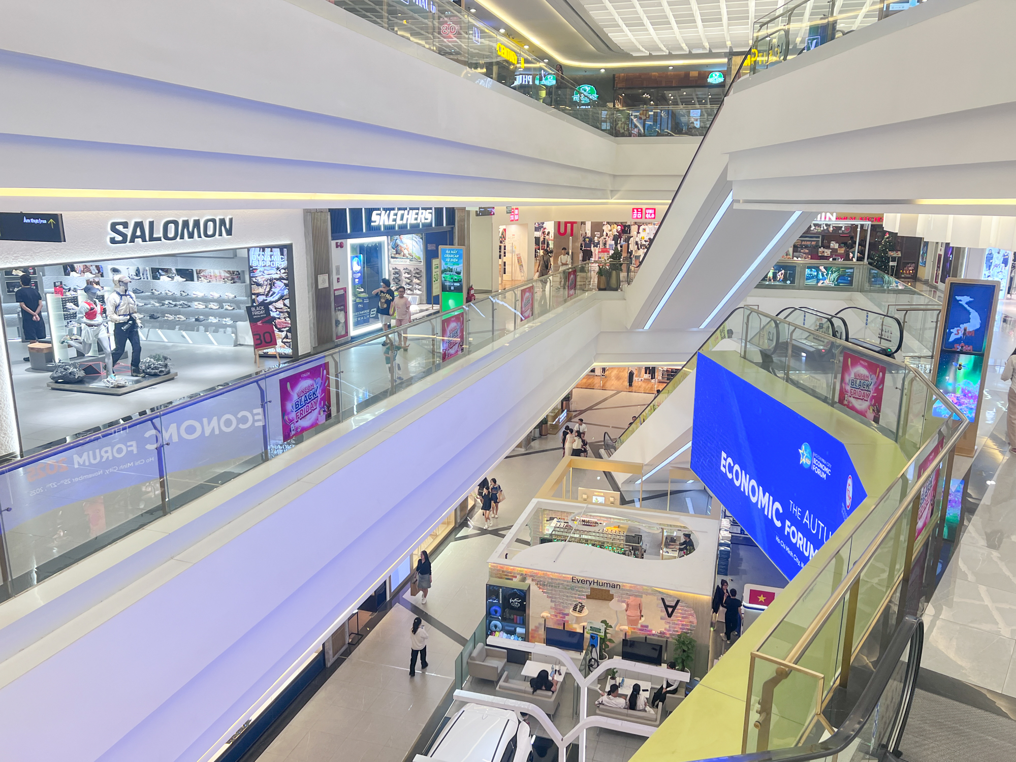 Cảnh trái ngược ở 2 tòa tháp biểu tượng ở TP.HCM: Nơi kín chỗ, nơi chẳng ai thuê - Ảnh 10.