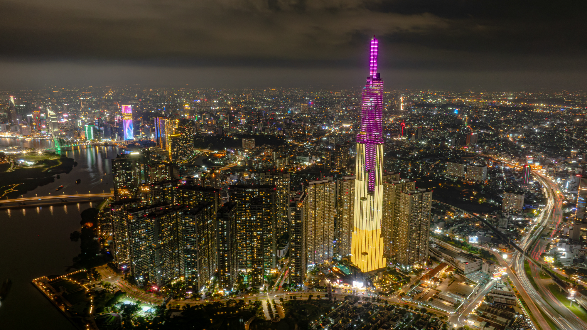 Cảnh trái ngược ở 2 tòa tháp biểu tượng ở TP.HCM: Nơi kín chỗ, nơi chẳng ai thuê - Ảnh 12.