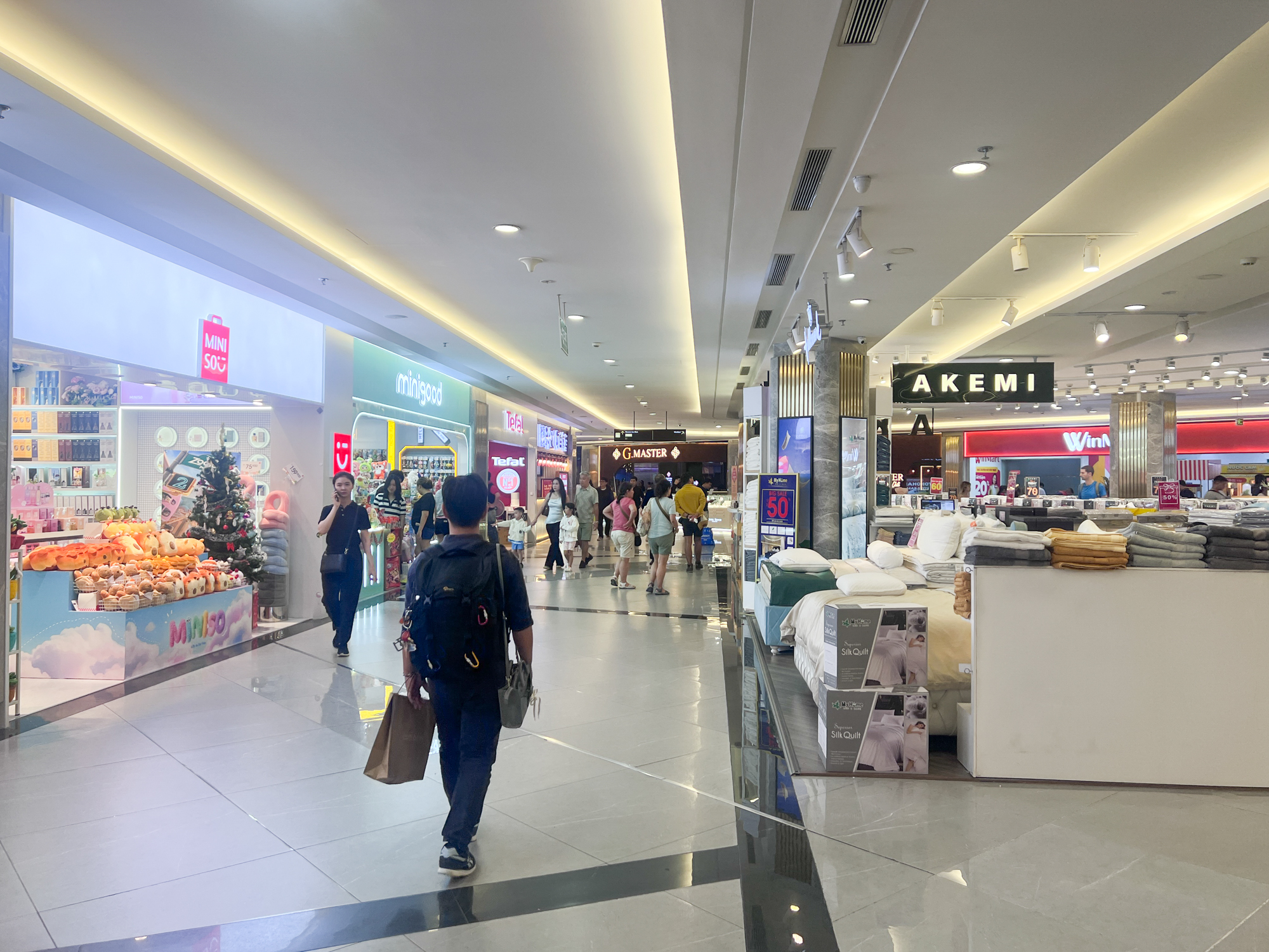 Cảnh trái ngược ở 2 tòa tháp biểu tượng ở TP.HCM: Nơi kín chỗ, nơi chẳng ai thuê - Ảnh 9.