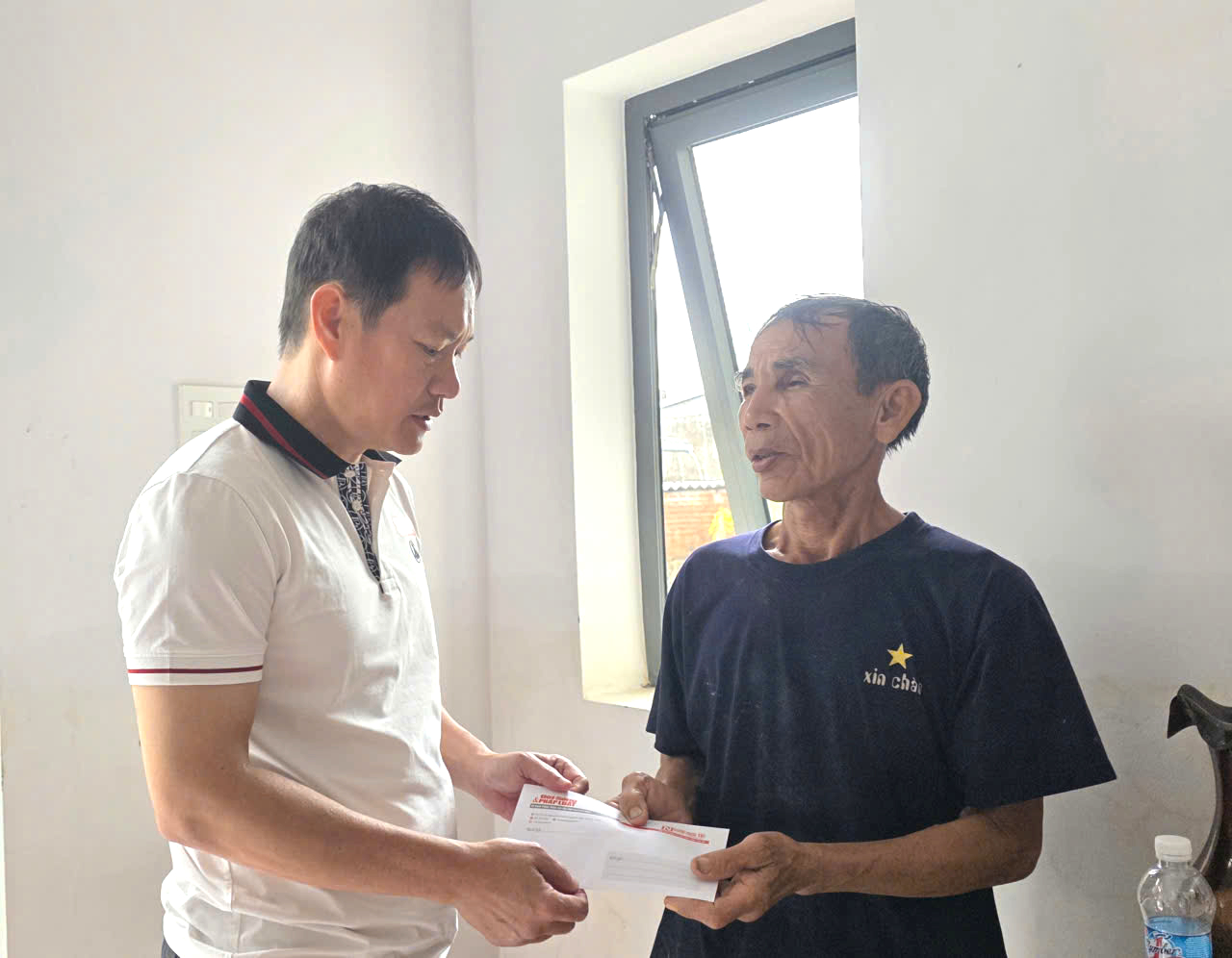 Tạp chí Đời sống và Pháp luật hỗ trợ các hộ có người tử vong, mất nhà do bão lũ tại Gia Lai, Đắk Lắk- Ảnh 4.