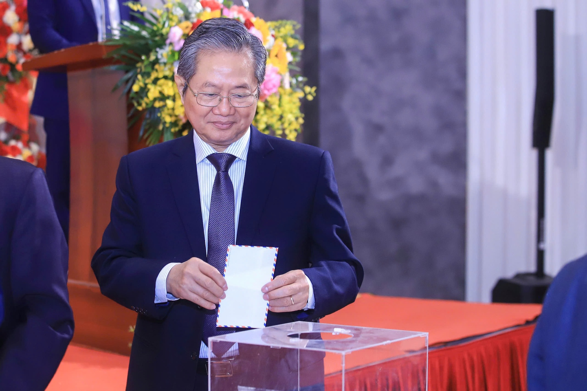 Hội Luật gia Việt Nam quyên góp ủng hộ đồng bào bị thiệt hại do mưa lũ gây ra - Ảnh 5.