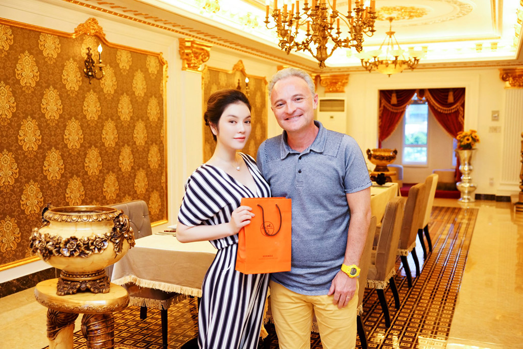 Bất động sản của các nghệ sĩ Việt: Hà Anh Tuấn có duplex trăm tỷ, Đặng Thu Thảo ở biệt thự quận 1, Lý Nhã Kỳ sở hữu cả một lâu đài - Ảnh 14.