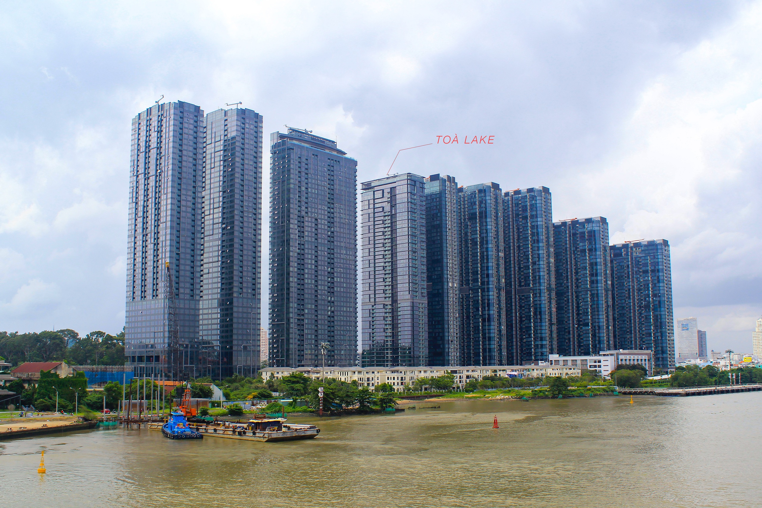 Bất động sản của các nghệ sĩ Việt: Hà Anh Tuấn có duplex trăm tỷ, Đặng Thu Thảo ở biệt thự quận 1, Lý Nhã Kỳ sở hữu cả một lâu đài - Ảnh 3.