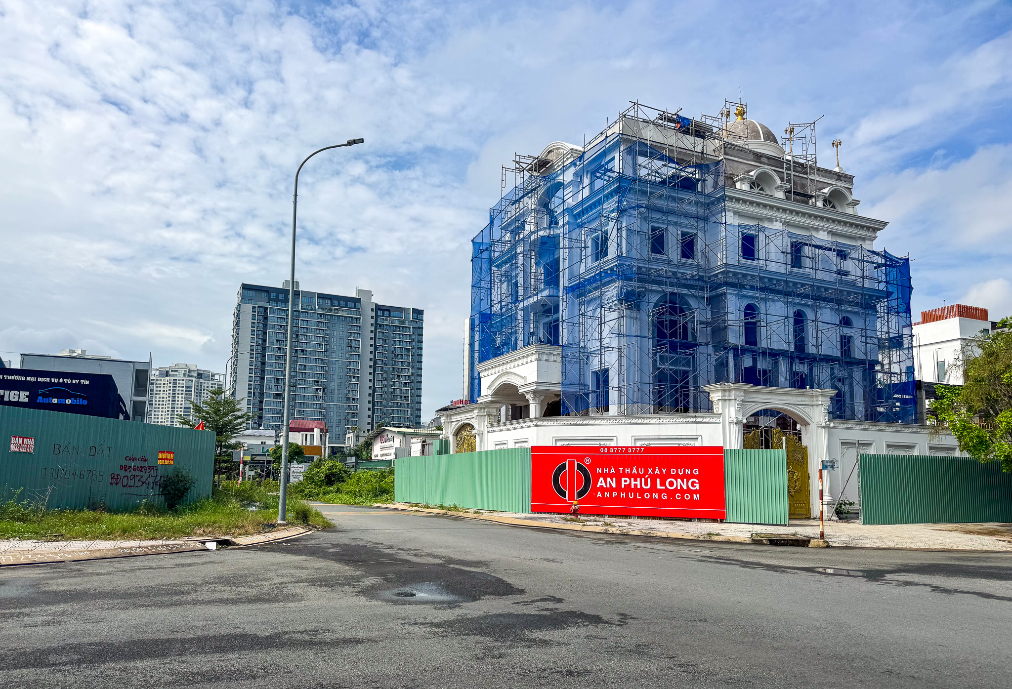 Bất động sản của các nghệ sĩ Việt: Hà Anh Tuấn có duplex trăm tỷ, Đặng Thu Thảo ở biệt thự quận 1, Lý Nhã Kỳ sở hữu cả một lâu đài - Ảnh 9.