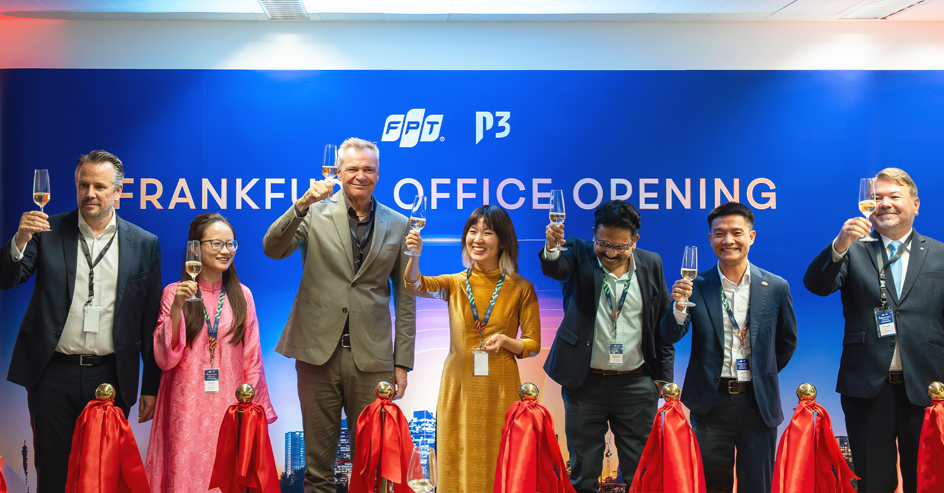 FPT mở văn phòng mới tại Frankfurt (Đức), thúc đẩy chuyển đổi số lĩnh vực tài chính ngân hàng - Ảnh 1. FPT mở văn phòng mới tại Frankfurt (Đức), thúc đẩy chuyển đổi số lĩnh vực tài chính ngân hàng - Ảnh 1.