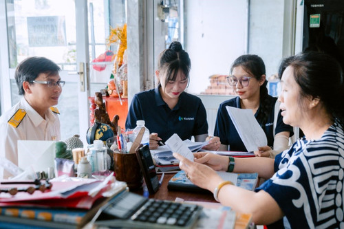 Công chức lương 12 triệu, thu nhập bên ngoài 5 triệu, có 2 con nhỏ, thì nộp thuế thu nhập cá nhân thế nào? - Cơ quan Thuế trả lời - Ảnh 1.