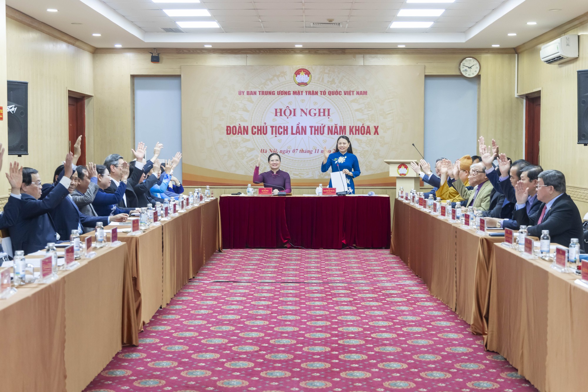 Bà Bùi Thị Minh Hoài giữ chức Chủ tịch Ủy ban Trung ương Mặt trận Tổ quốc Việt Nam- Ảnh 2.