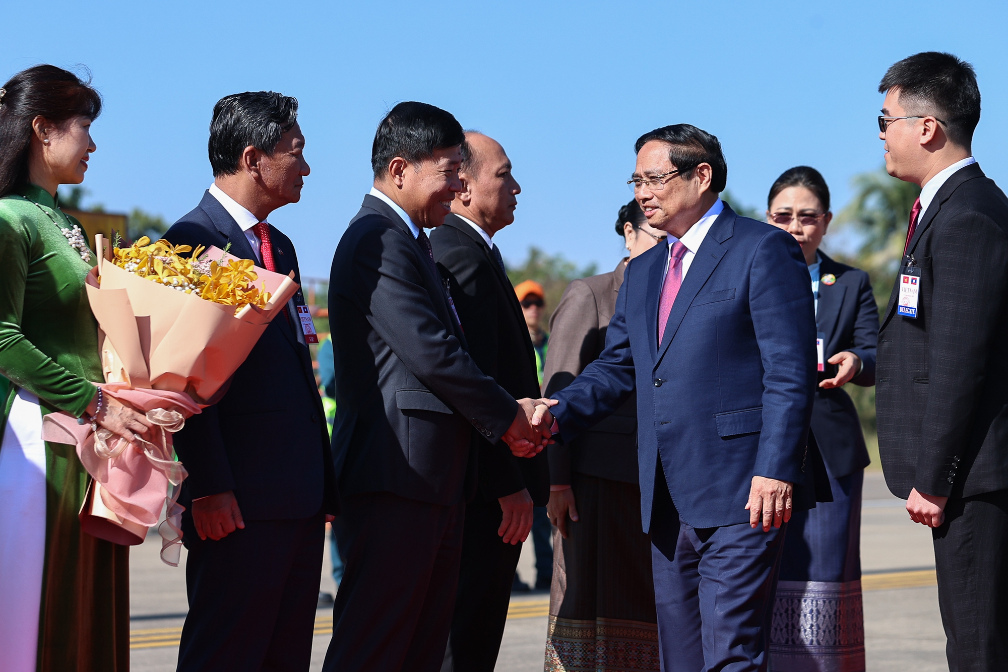 Thủ tướng tới Thủ đô Vientiane, bắt đầu chuyến công tác tại Lào - Ảnh 3.