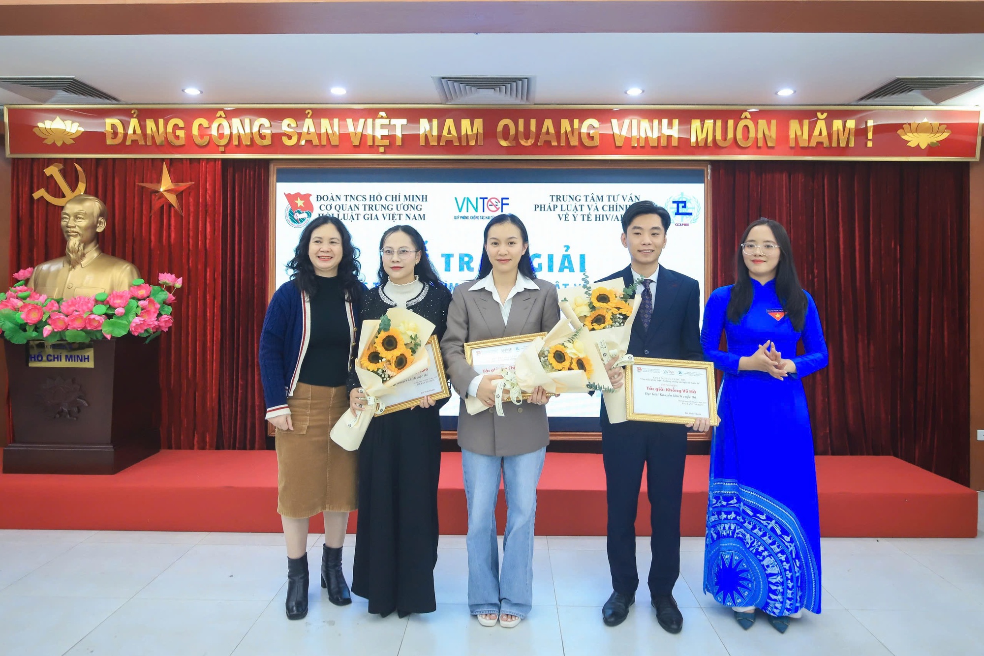 10 tác phẩm được vinh danh ở Cuộc thi viết "Tìm hiểu pháp luật về phòng, chống tác hại của thuốc lá" - Ảnh 4.