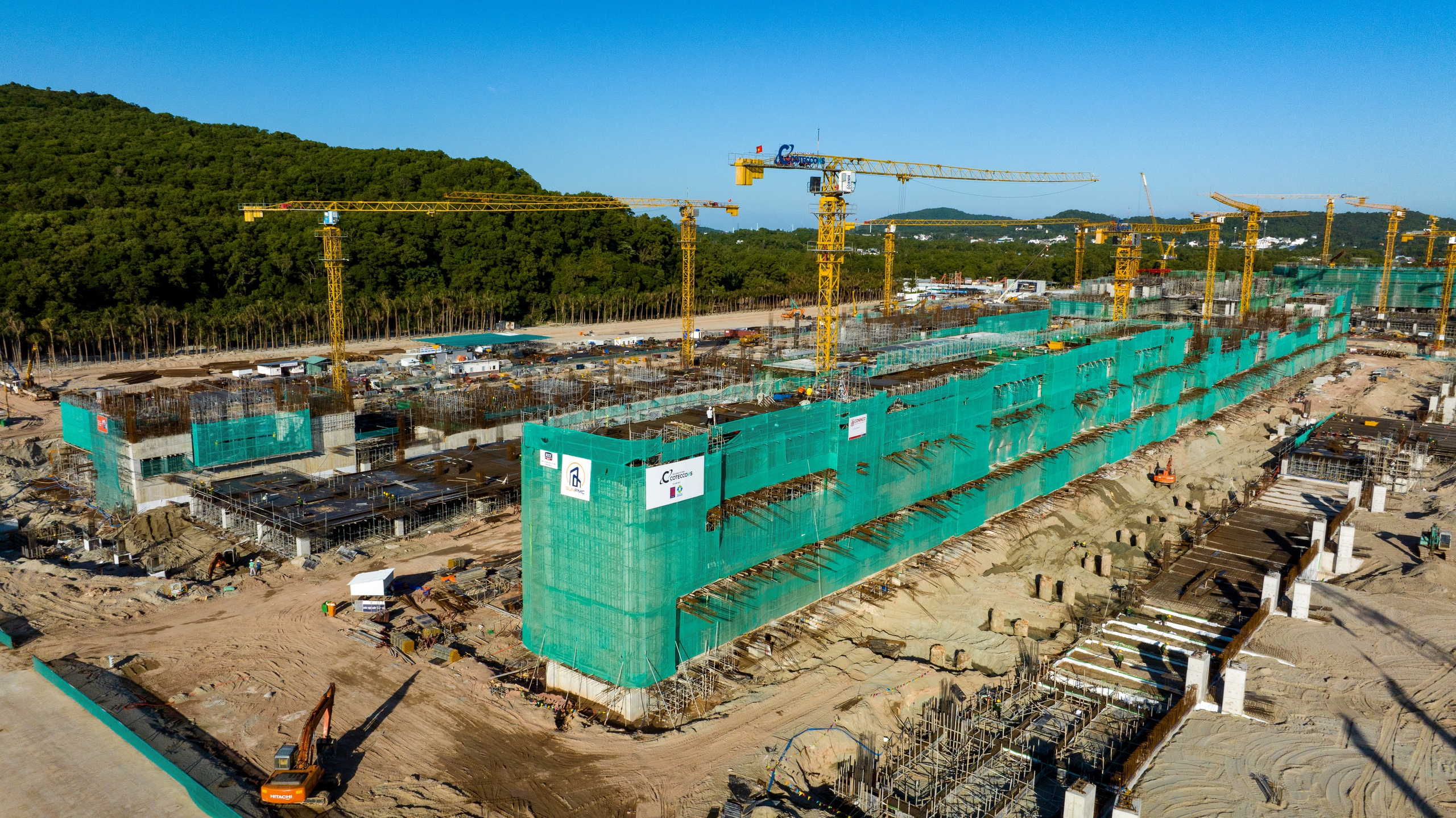 Toàn cảnh đại công trường APEC tại Phú Quốc: Sun Group triển khai tổ hợp gần 22.000 tỷ đồng, trung tâm hội nghị lớn hơn Las Vegas tăng tốc về đích - Ảnh 2.