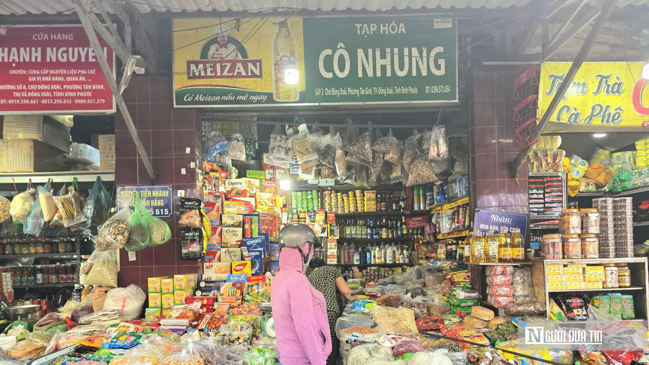 Tiểu thương chợ truyền thống “nín thở” chờ Tết- Ảnh 1.