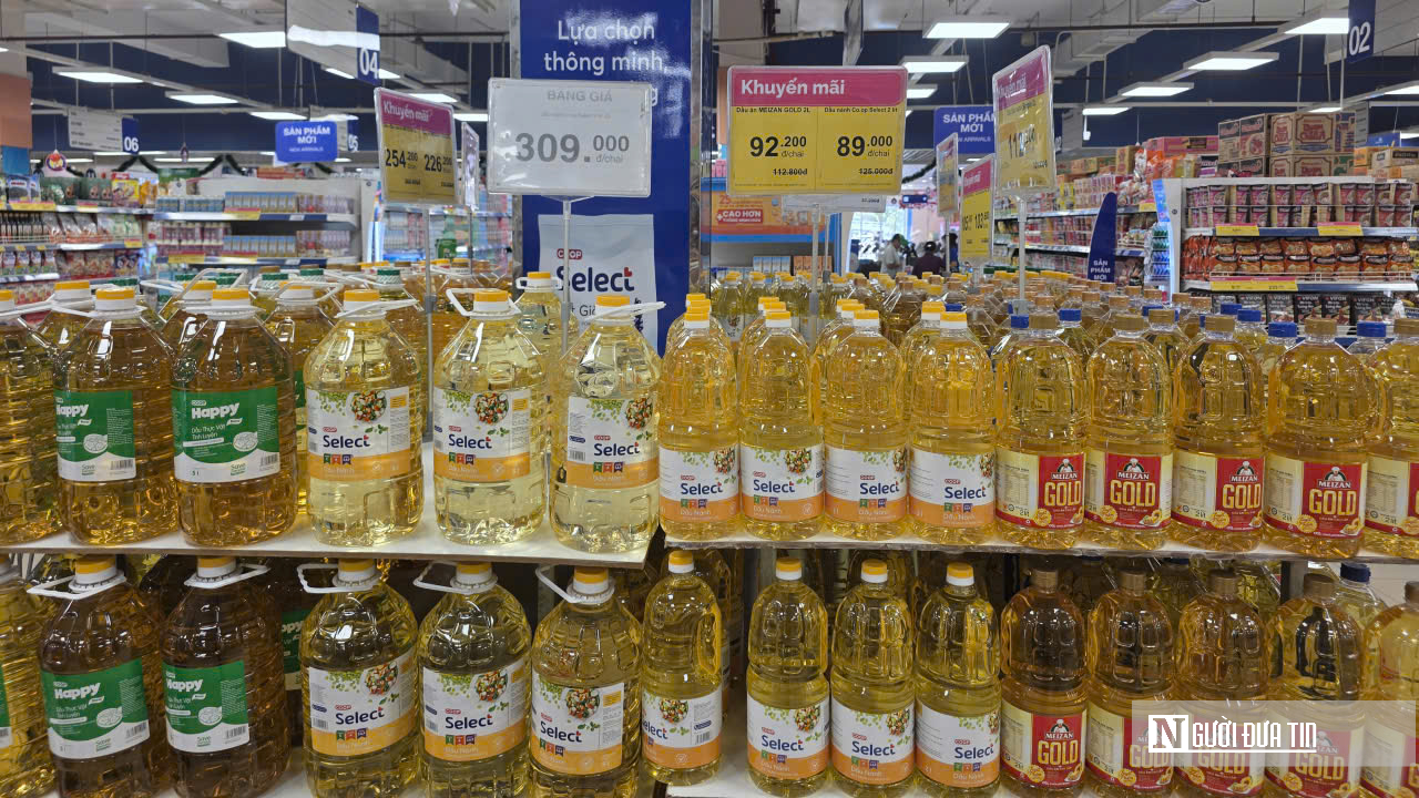 Tiểu thương chợ truyền thống “nín thở” chờ Tết- Ảnh 4.