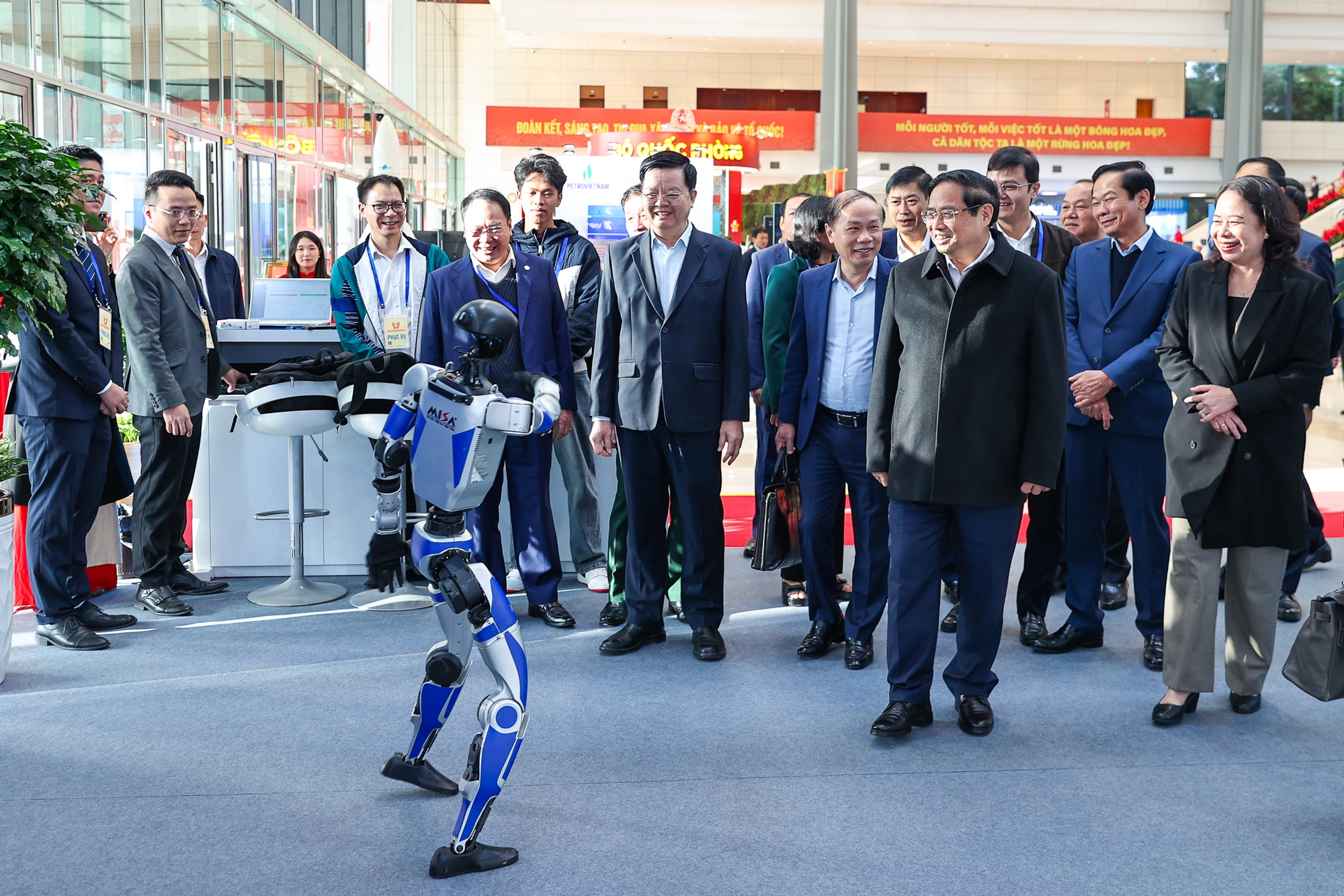 Thủ tướng kiểm tra công tác chuẩn bị Đại hội Thi đua yêu nước toàn quốc lần thứ XI - Ảnh 2.