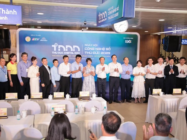 Phường Thủ Đức công bố thời gian nhập liệu hành chính giảm 80% nhờ AI tại Ngày hội công nghệ số Thủ Đức - Ảnh 2.