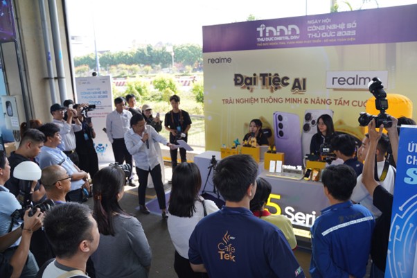 Phường Thủ Đức công bố thời gian nhập liệu hành chính giảm 80% nhờ AI tại Ngày hội công nghệ số Thủ Đức - Ảnh 3.