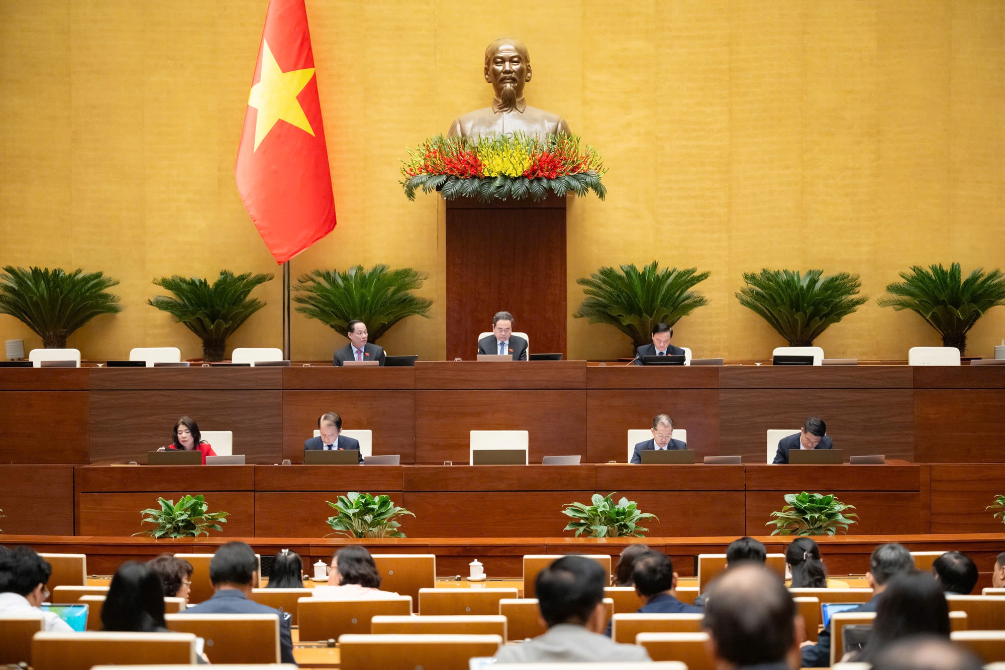 Bộ trưởng Bộ Công an: Vụ án tham nhũng và chức vụ ít hơn 17% so với năm 2024- Ảnh 2.