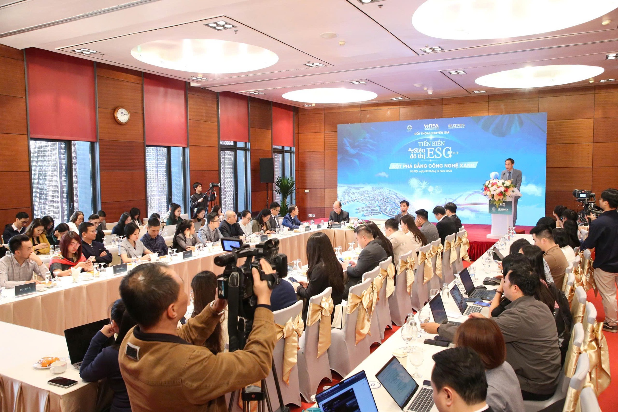 Đối thoại chuyên gia: “Tiến biển bằng siêu đô thị ESG++: Đột phá bằng công nghệ xanh”- Ảnh 2. Đối thoại chuyên gia: “Tiến biển bằng siêu đô thị ESG++: Đột phá bằng công nghệ xanh”- Ảnh 2.