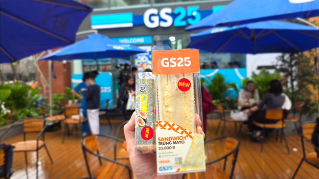 GS25 đổ bộ Hà Nội: Có gì hot tại chuỗi cửa hàng tiện lợi Hàn Quốc khiến genZ đội mưa đi trải nghiệm?- Ảnh 1.