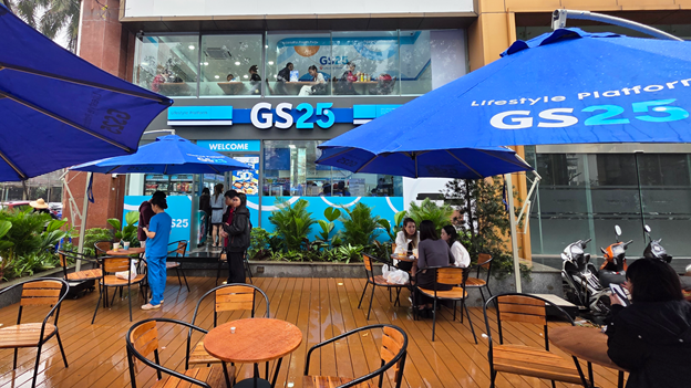 GS25 đổ bộ Hà Nội: Có gì hot tại chuỗi cửa hàng tiện lợi Hàn Quốc khiến genZ đội mưa đi trải nghiệm?- Ảnh 13.