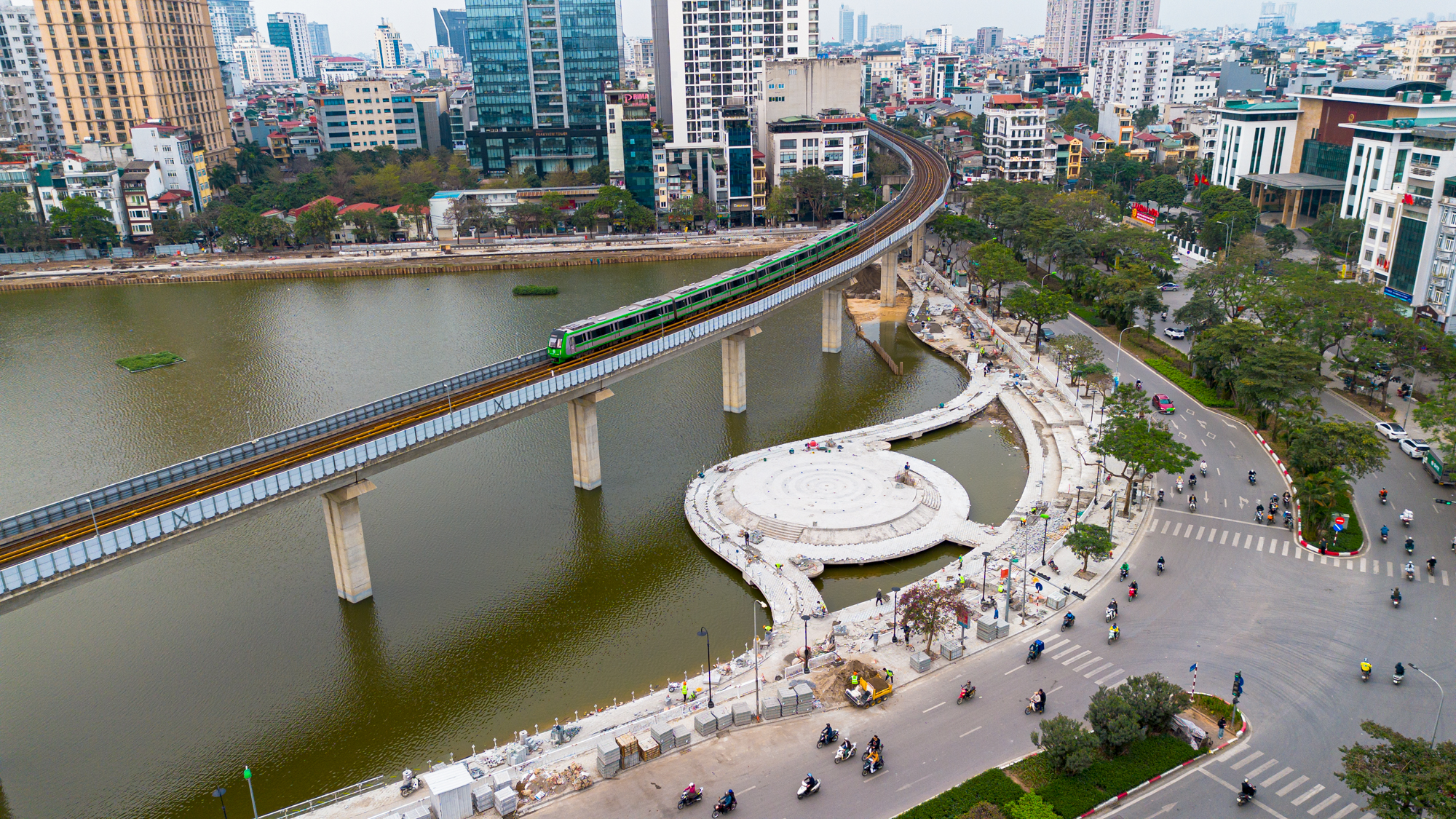 Hồ duy nhất có tàu điện chạy ngang qua, đang được đầu tư trăm tỷ làm sân khấu nổi ở Hà Nội- Ảnh 11. Hồ duy nhất có tàu điện chạy ngang qua, đang được đầu tư trăm tỷ làm sân khấu nổi ở Hà Nội- Ảnh 11.