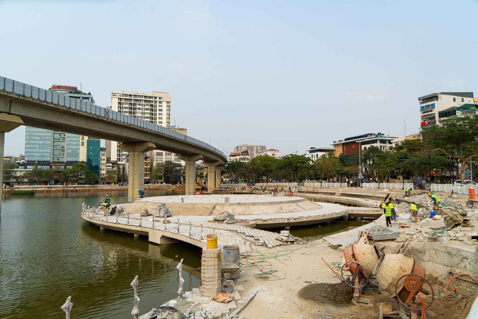 Hồ duy nhất có tàu điện chạy ngang qua, đang được đầu tư trăm tỷ làm sân khấu nổi ở Hà Nội- Ảnh 4. Hồ duy nhất có tàu điện chạy ngang qua, đang được đầu tư trăm tỷ làm sân khấu nổi ở Hà Nội- Ảnh 4.