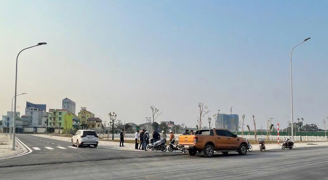 Cơn "sốt" đất đã lan đến TP Phổ Yên (Thái Nguyên): Nhà đầu tư đổ về tìm kiếm, giá tăng- Ảnh 1.