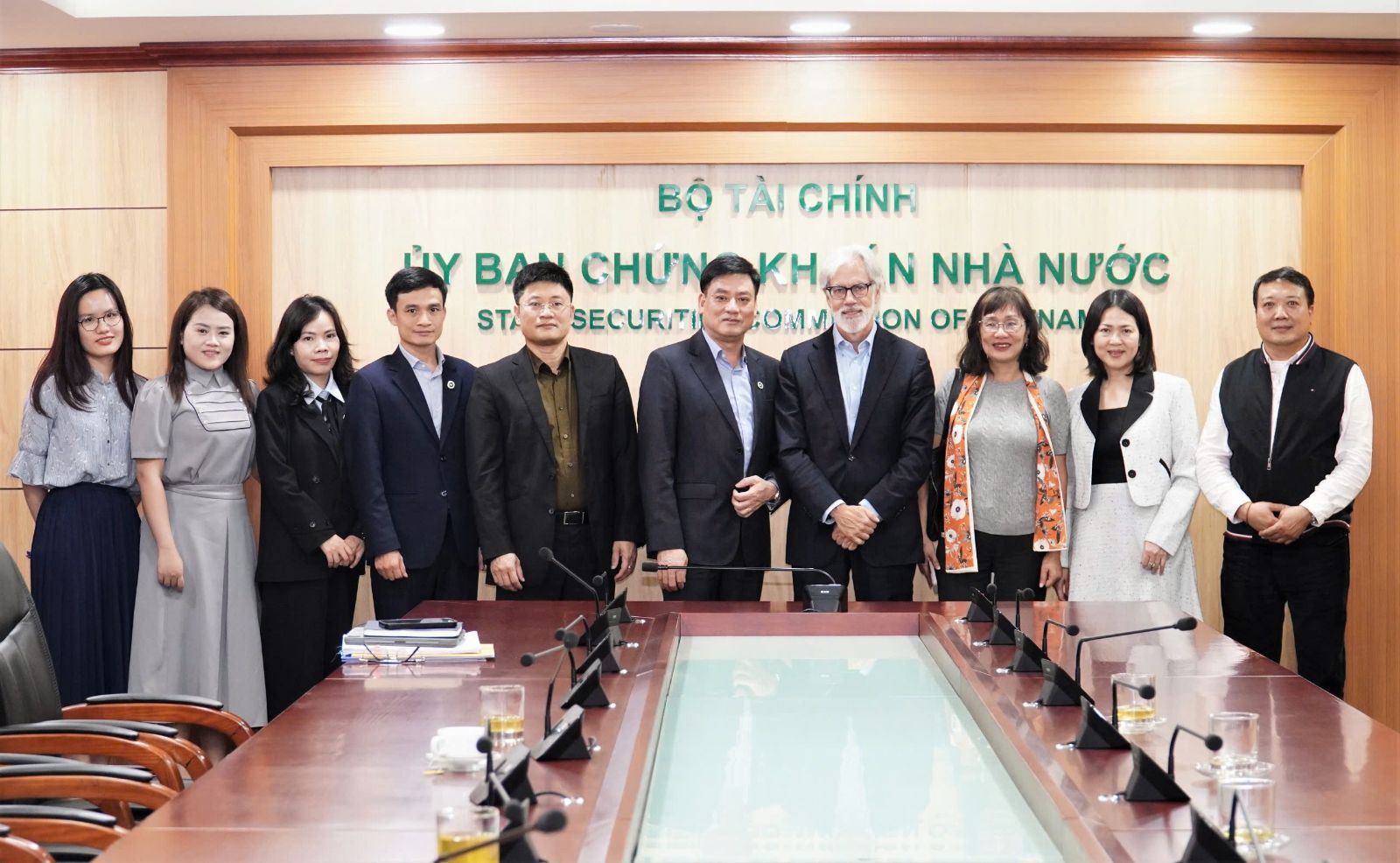 Giám đốc IFC: Hàng năm IFC "rót" khoảng 2 tỷ USD vào Việt Nam, kỳ vọng gia tăng vốn đầu tư - Ảnh 2.