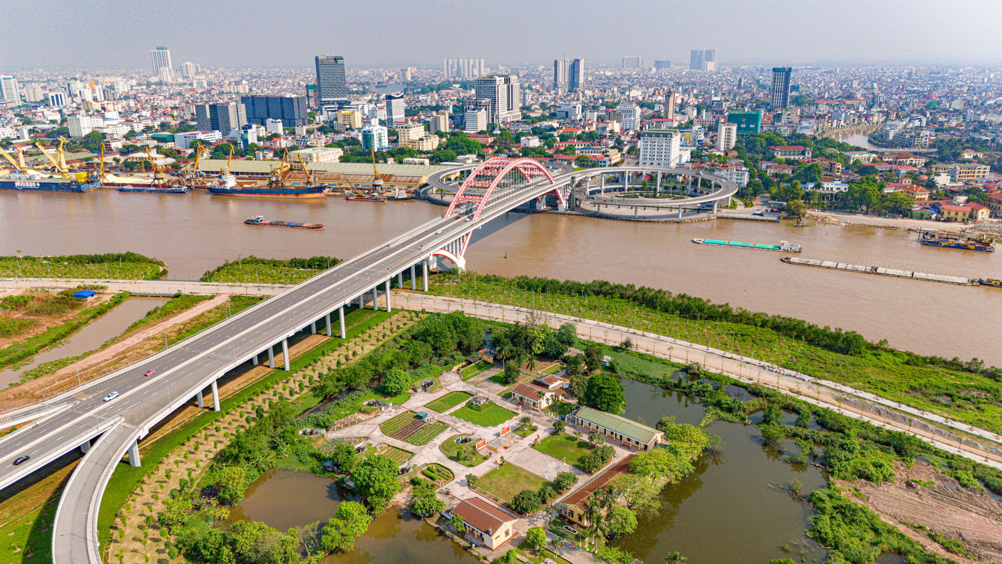 Diện mạo siêu thành phố mới sau sáp nhập sẽ có quy mô kinh tế hơn 650.000 tỷ đồng, chỉ sau Hà Nội và TP.HCM- Ảnh 8. Diện mạo siêu thành phố mới sau sáp nhập sẽ có quy mô kinh tế hơn 650.000 tỷ đồng, chỉ sau Hà Nội và TP.HCM- Ảnh 8.